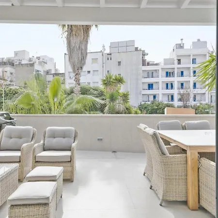 Spaces Urban Flat- 3 Bedrooms, 3 Bathrooms, Huge Terrace, Near Apartament Sitges
