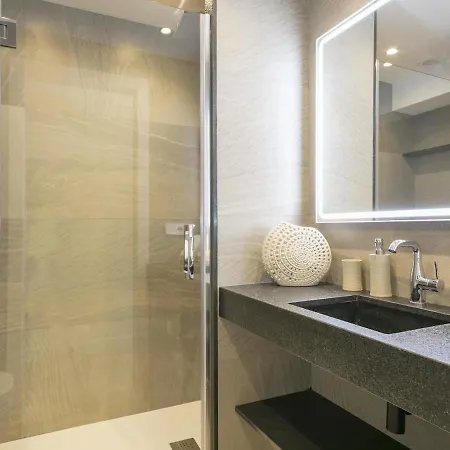 Apartament Spaces Urban Flat- 3 Bedrooms, 3 Bathrooms, Huge Terrace, Near *