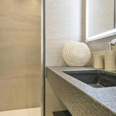 Spaces Urban Flat- 3 Bedrooms, 3 Bathrooms, Huge Terrace, Near * Sitges