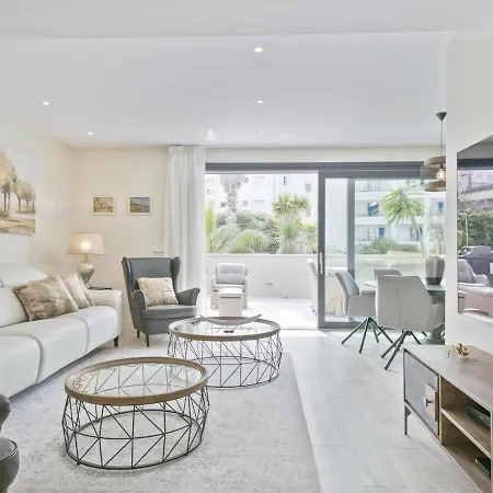 Apartment Spaces Urban Flat- 3 Bedrooms, 3 Bathrooms, Huge Terrace, Near *