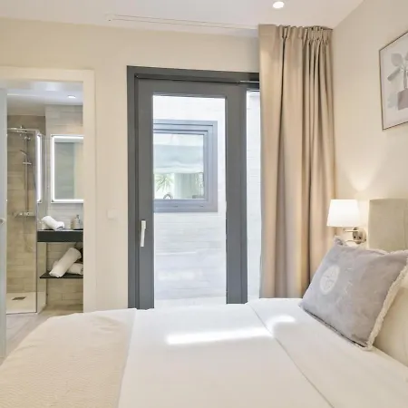Apartment Spaces Urban Flat- 3 Bedrooms, 3 Bathrooms, Huge Terrace, Near *