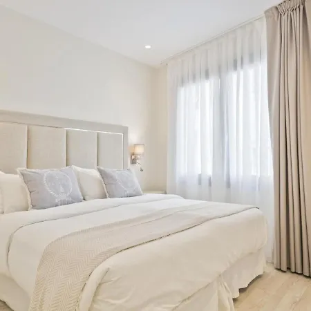 Apartment Spaces Urban Flat- 3 Bedrooms, 3 Bathrooms, Huge Terrace, Near *