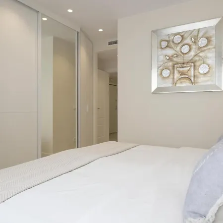 Spaces Urban Flat- 3 Bedrooms, 3 Bathrooms, Huge Terrace, Near * Sitges