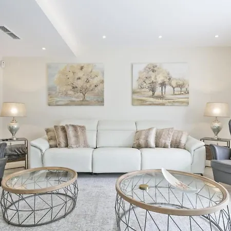 Apartment Spaces Urban Flat- 3 Bedrooms, 3 Bathrooms, Huge Terrace, Near
