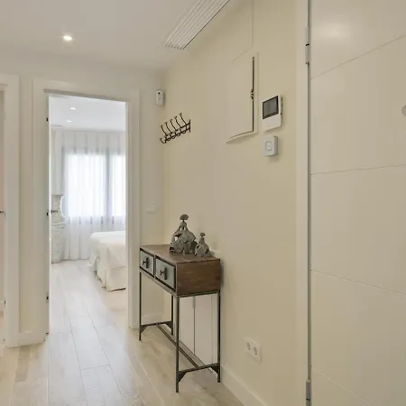 Apartment Spaces Urban Flat- 3 Bedrooms, 3 Bathrooms, Huge Terrace, Near