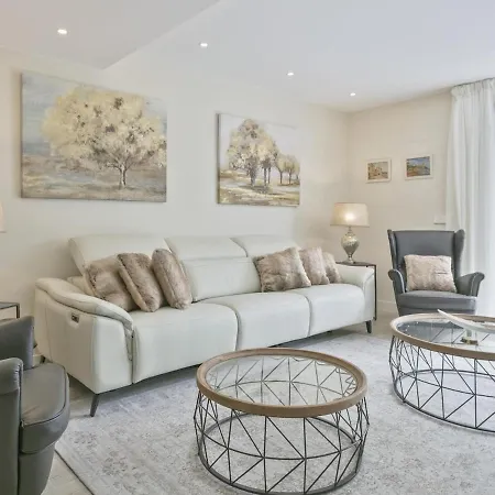 Spaces Urban Flat- 3 Bedrooms, 3 Bathrooms, Huge Terrace, Near Apartment Sitges